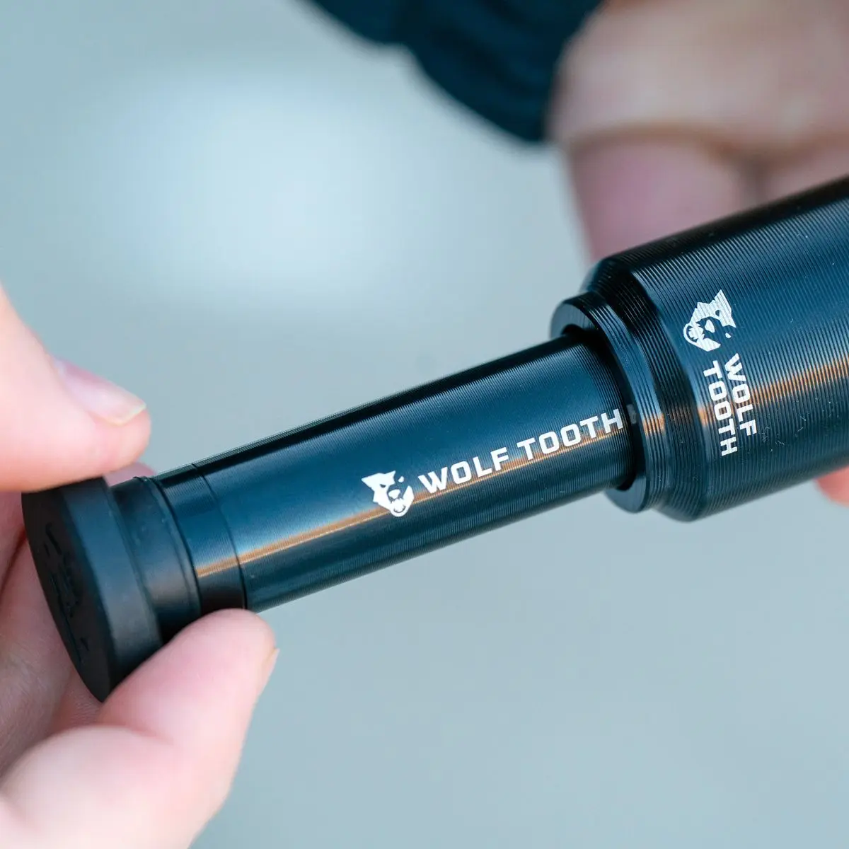 WOLF TOOTH ENCASE PUMP 30CC WITH TUBELESS TYRE PLUG TOOL image 9