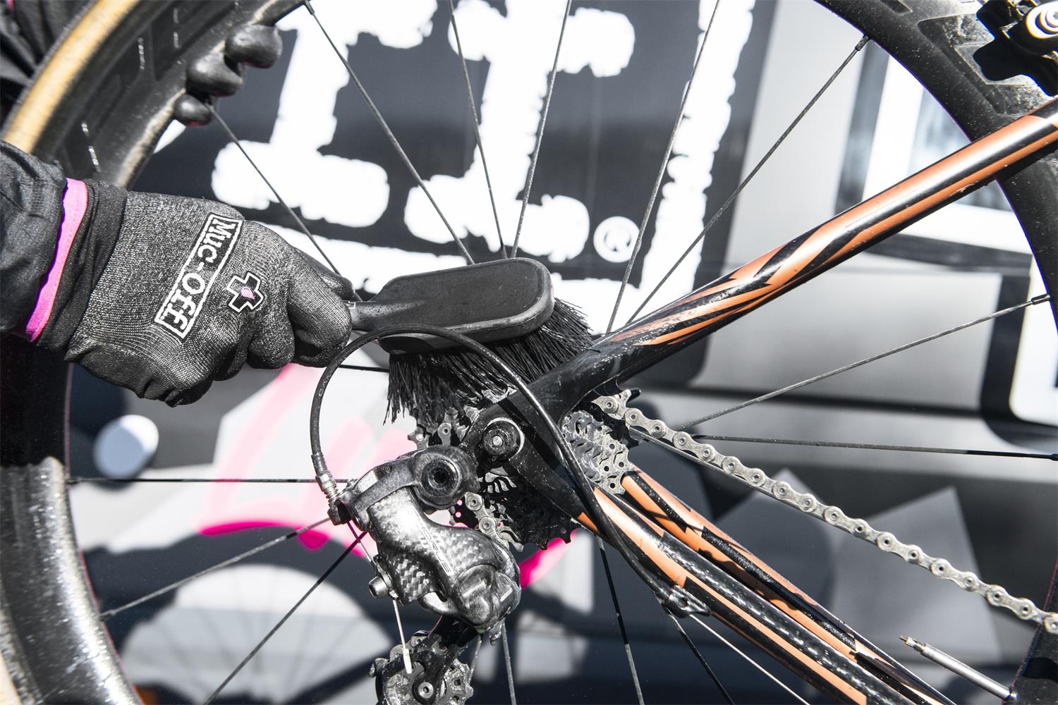 Muc-Off - Tyre & Cassette Brush image 3