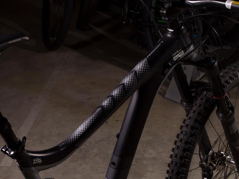 All Mountain Style - White Drops Frame Guard image 3